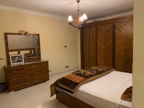 Modern Design & Large Apartment In Front Of Giza Pyramids
