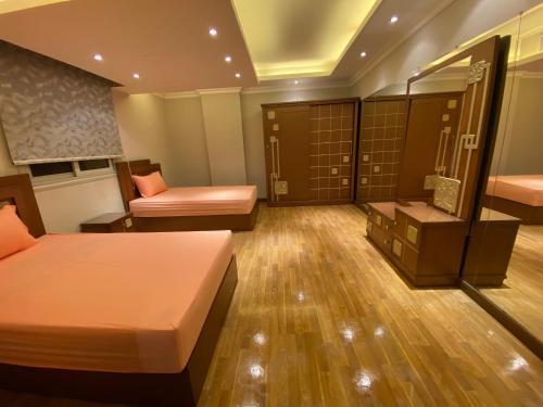 Modern Design & Large Apartment In Front Of Giza Pyramids