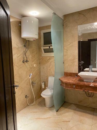 Modern Design & Large Apartment In Front Of Giza Pyramids