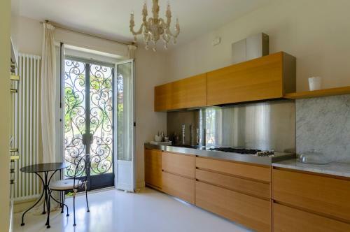 Altido Royal Villa With Orange Tree Garden And Seaview