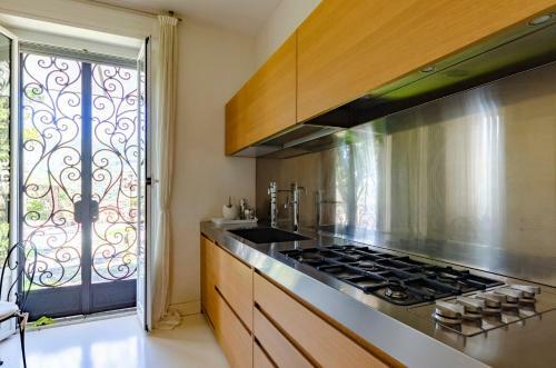 Altido Royal Villa With Orange Tree Garden And Seaview