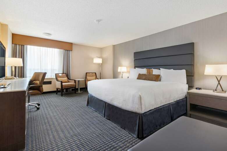 Coast Plaza Hotel And Conference Center