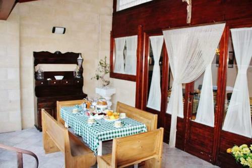Hostal The Holiday House