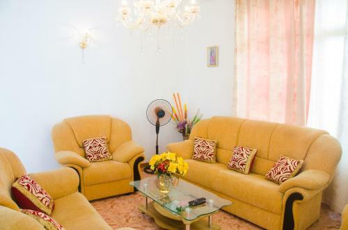 La Caverna House