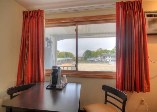Motel Colonial Village Resort