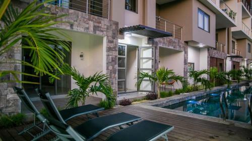 Luxury Westwood Apartment+pool