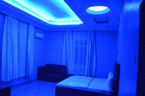 Hostal House X
