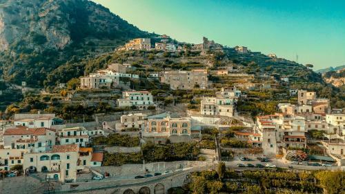 Admiring Amalfi