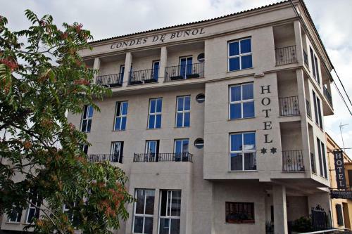 Hotel Condes De Bu�ol