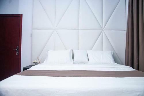 Dew Luxury Service Apartment