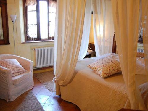 Valley-view Holiday Home In Seggiano With A Sauna