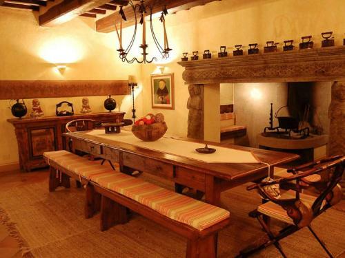 Valley-view Holiday Home In Seggiano With A Sauna