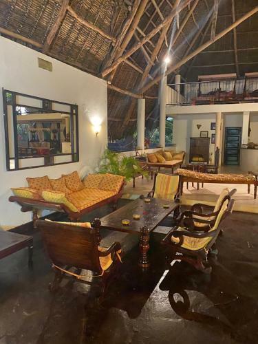 Nyumba Ya Maua (6-bedroom Villa With Pool)