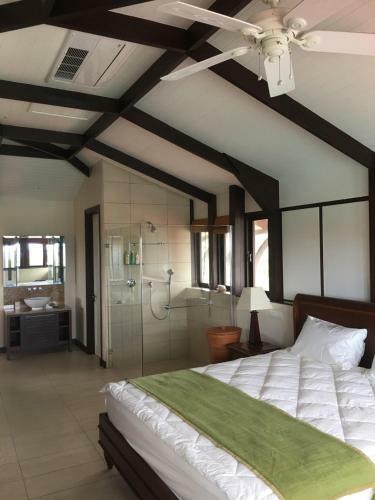 Eden Island Luxury Three Bedroom Apartment