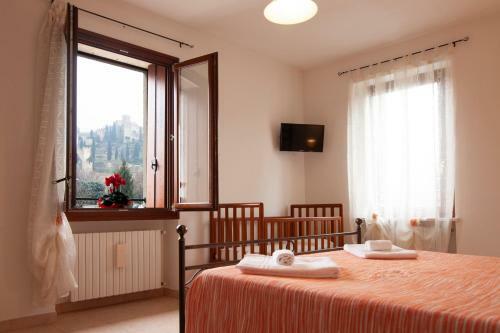 Hostal La Finestra Sul Castello