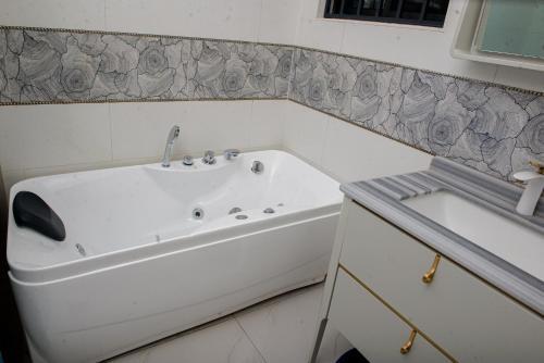 Glory Apartments Ltd