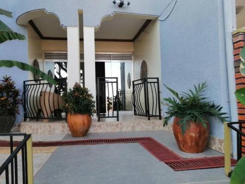 Apartamento Beautiful 4 Bedroom Home With Free Parking.