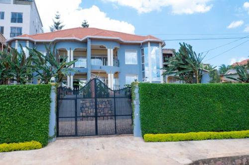 Apartamento Beautiful 4 Bedroom Home With Free Parking.