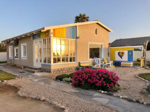 Quaint Seaside Cottage