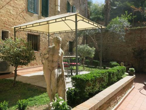 Hostal Piazza Paradiso Accommodation