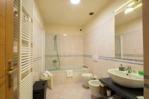Hostal Piazza Paradiso Accommodation