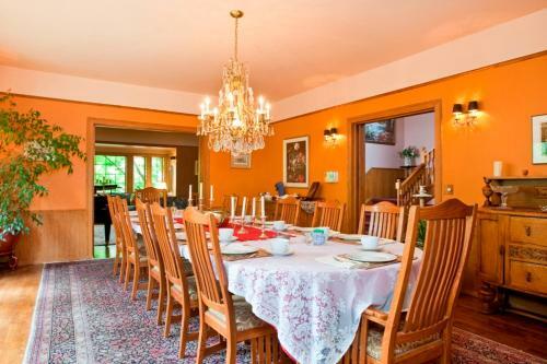Bacon Mansion Bed And Breakfast