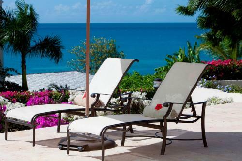 Hotel The Cove Suites
