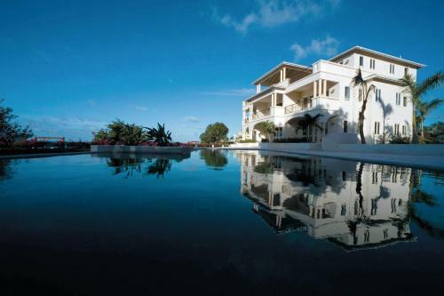 Hotel The Cove Suites