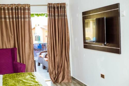 Hotel White Vill Hospitality And Homes
