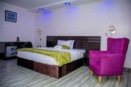 Hotel White Vill Hospitality And Homes