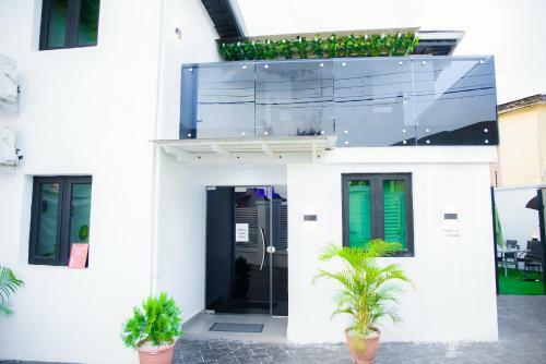 Hotel White Vill Hospitality And Homes