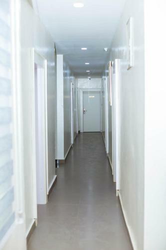 Hotel White Vill Hospitality And Homes