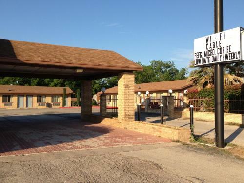 Motel De Leon Inn