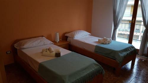 Bed & Breakfast Dreams Room