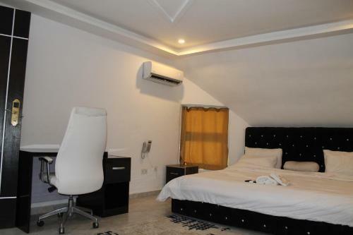Keqs Hotel