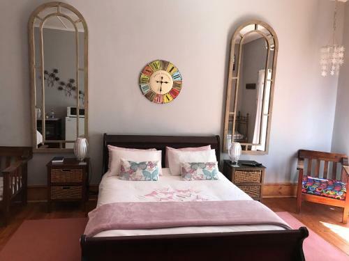 Hostal Sondela Bed & Breakfast