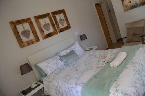 Hostal Sondela Bed & Breakfast