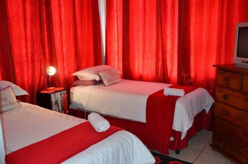 Hostal Sondela Bed & Breakfast