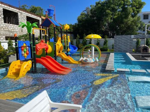 Modern 5-bedroom Villa With Pool, (A Kids Heaven).