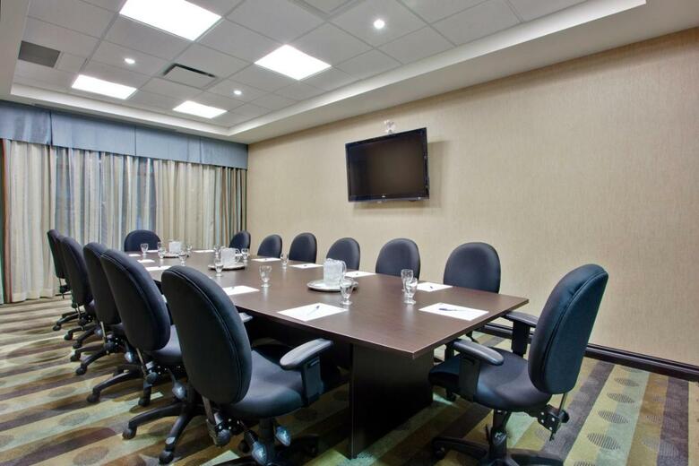 Holiday Inn Express Hotel & Suites Ottawa West-nepean