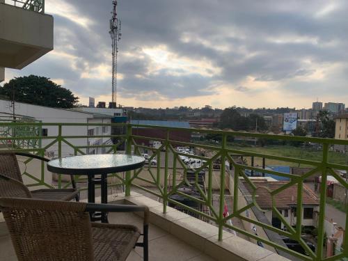 Immaculate 2-bedroom Apartment: (Prime Location)
