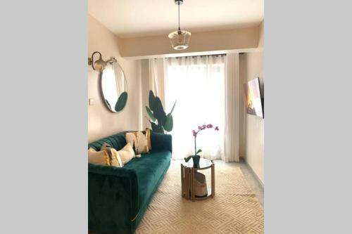 Modern 1 Bedroom Apartment. Elevated Living Royal Suburbs
