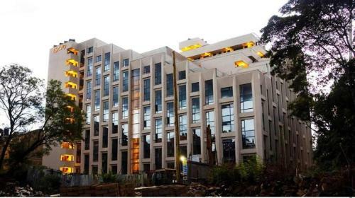 Modern 1 Bedroom Apartment. Elevated Living Royal Suburbs