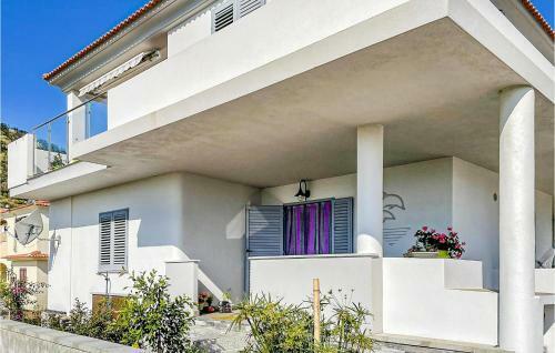 Awesome Home In Tanaunella With Wifi And 2 Bedrooms