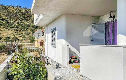 Awesome Home In Tanaunella With Wifi And 2 Bedrooms