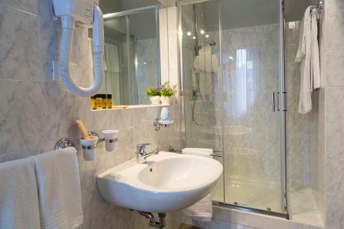 Hostal Via Naldini N 61