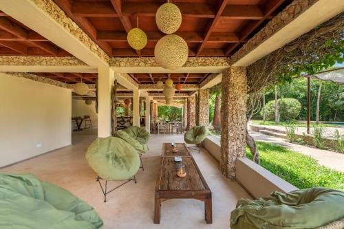 Bed & Breakfast Tombo House