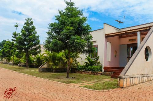Kinzi Apartments,restaurant And Gardens