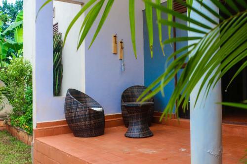 Kinzi Apartments,restaurant And Gardens