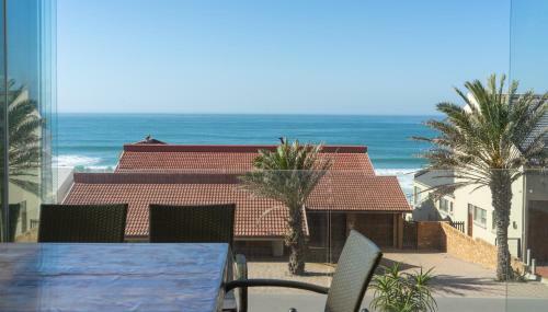 Bob Bouwer Sea View Apartment